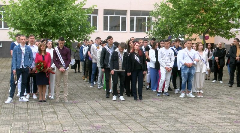 Абитуриентите плащат сами здравните си осигуровки през летните месеци